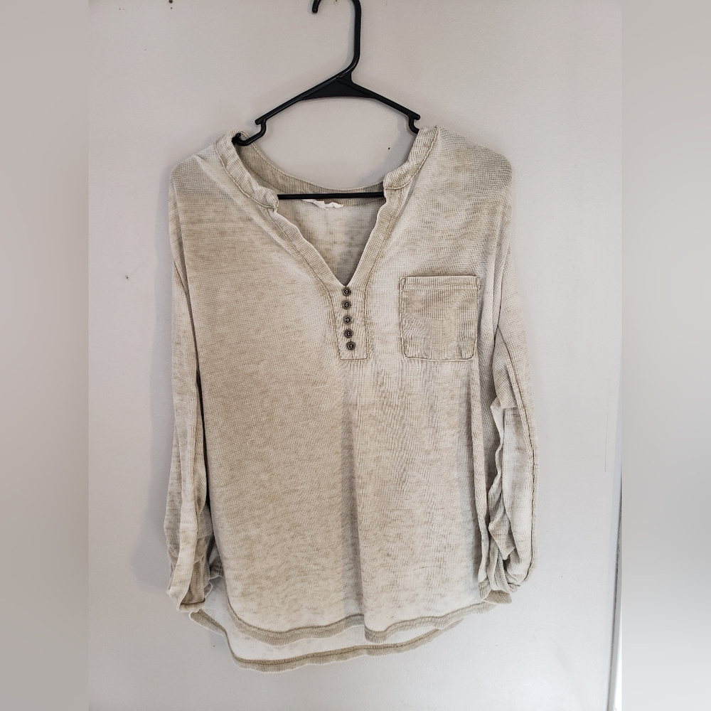 Light and flowy long sleeve